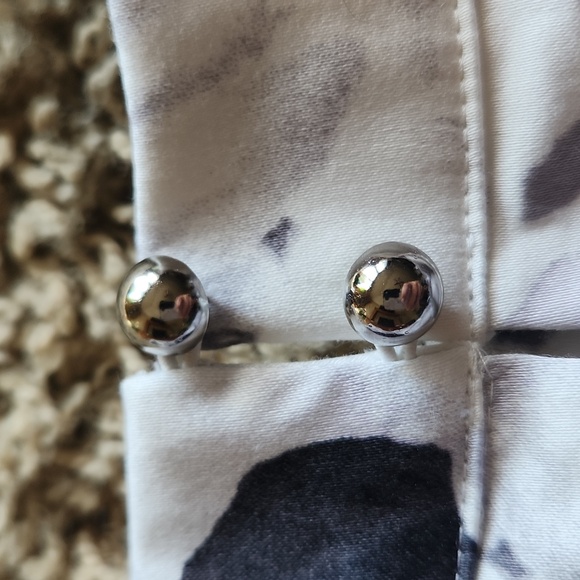 White House Black Market floral Black and white tank size 6 - Picture 8 of 13